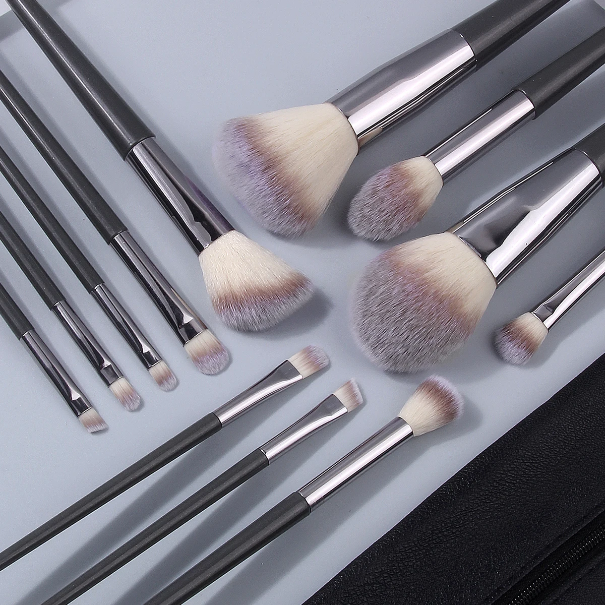 18PCS Professional Makeup Brushes Set Free Shipping with Bag & Sponge Premium Soft Makeup Brushes Set view 5