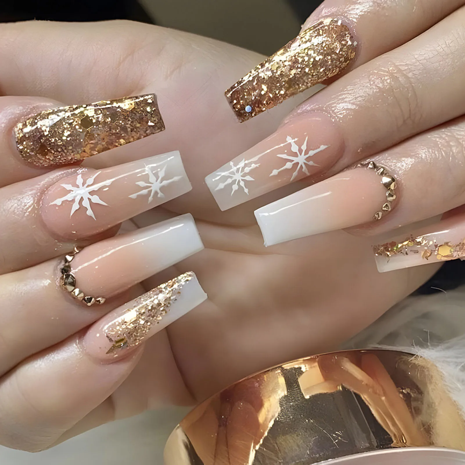 Christmas Fake Nails with Flash Gold Glitter Setting Charming Comfortable to Wear Manicure Nails for Daily and Parties Wearing