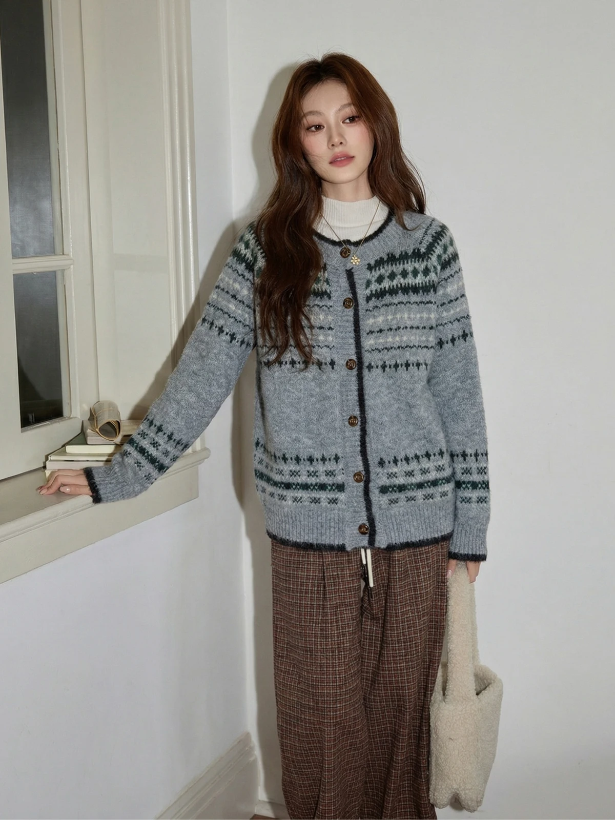 

Мягкий уютный вязаный кардиган Fair Isle для женщин, теплый зимний вязаный топ с круглым вырезом, длинными рукавами, стандартный крой, в корейском стиле