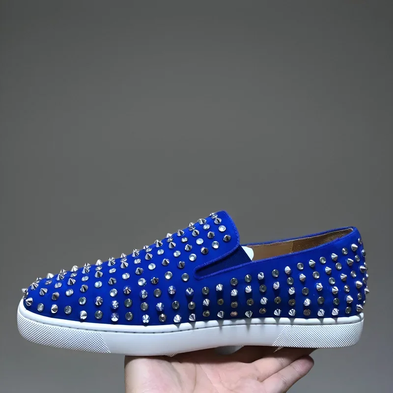 Sapatos de fundo vermelho baixo superior para homens formadores dirigindo cravado camurça azul rebites de couro genuíno cristal sola branca apartamentos tênis