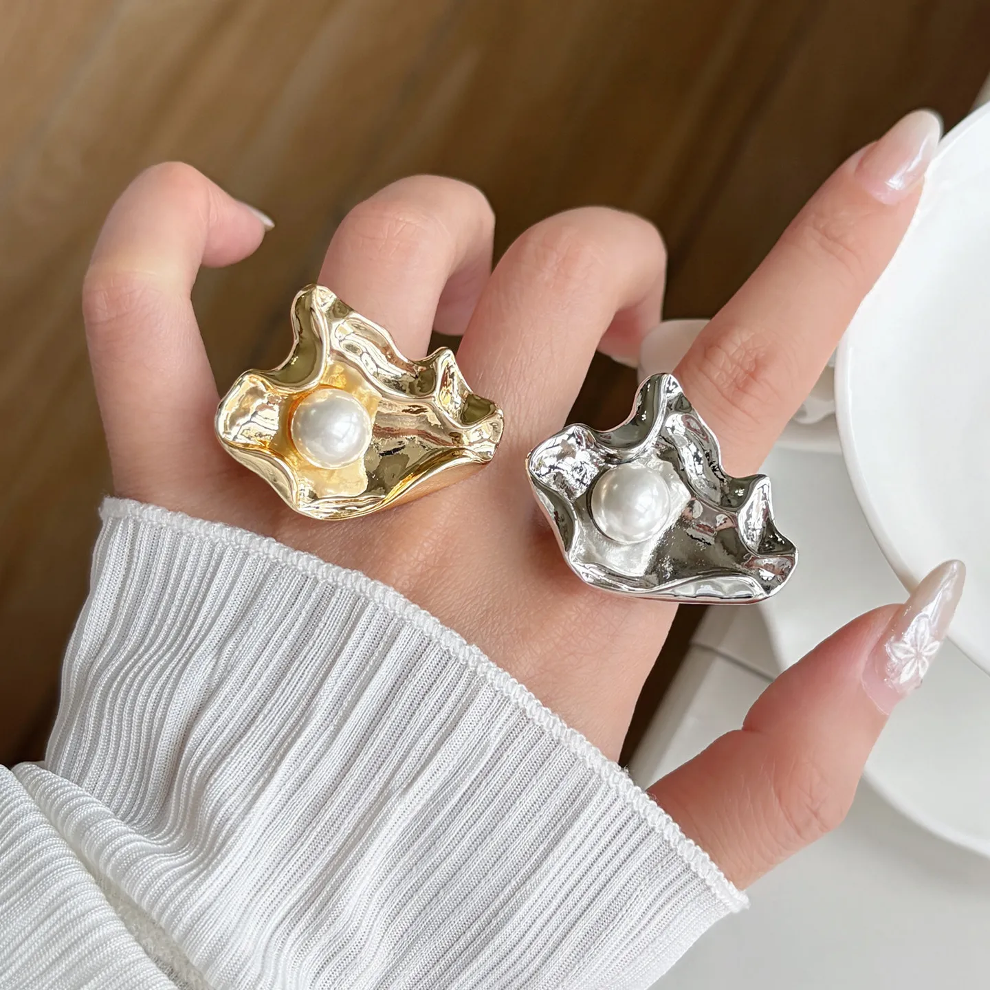 Fashion Exaggerated Irregular Wrinkle Liquid Metal Pearl Open Ring Women Light Luxury High-End Delicate Index Finger Ring Party