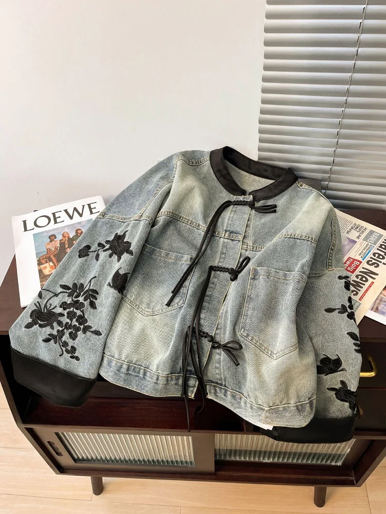 

Новый китайский джинсовый джинсовый джинт с тяжелой вышивкой, женский весенне-осенний свободный дизайн, ретро-джакет с воротником-стойкой на пуговицах