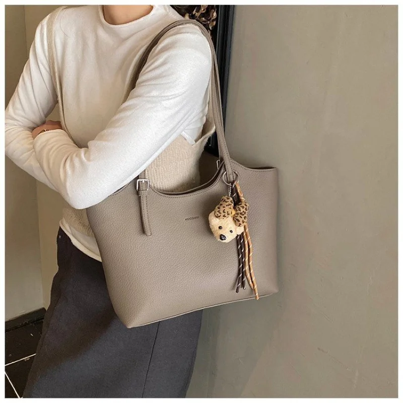 

Superior Women's Crossbody-Bag Crafted From Calfskin Leather Boasting High-End Honduras Famous Spacious Soft Look