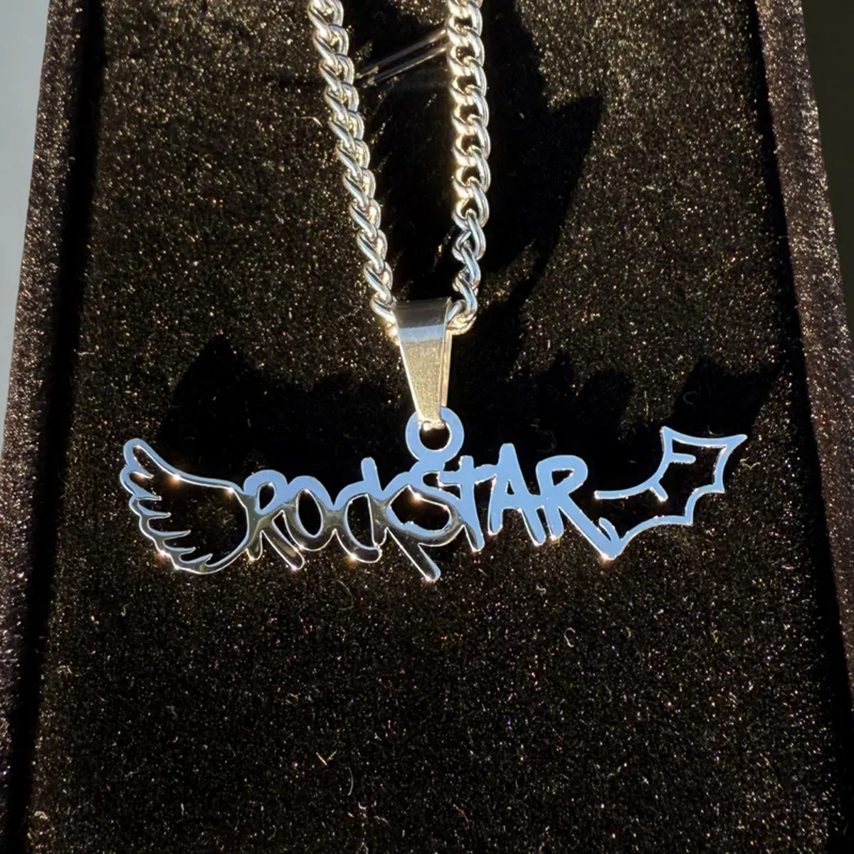 Retro Fledermausflügel-Anhänger aus Edelstahl für Herren und Damen, Kubanische Kette, Unisex-Schmuck mit Tiermotiv