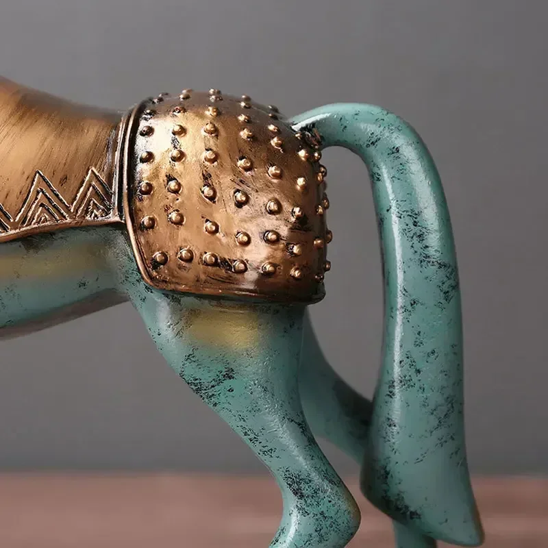 European Luxury Ornaments Office Decoration Home Furnishing Crafts Decor Lucky War Horse Resinic Figurine Custom