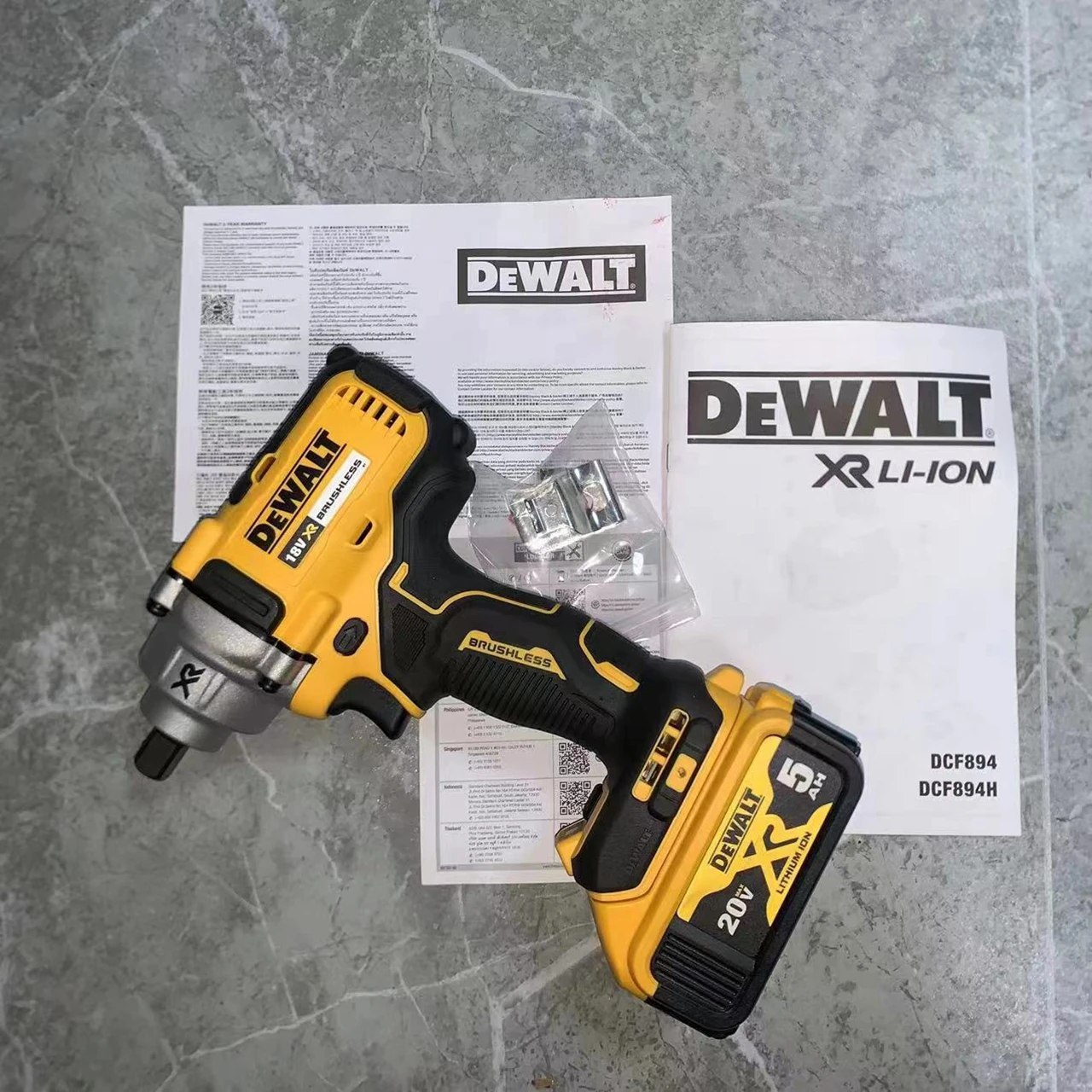 

DEWALT DCF8941/2in среднего диапазона, бесщеточный ударный гайковерт с хранилистой наковальней 18 в, литиевый 44 7нм, включая батарею 5,0 Ач