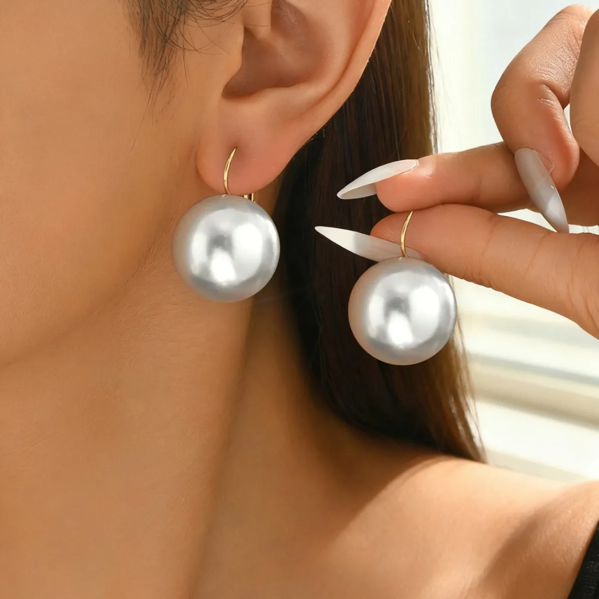 

Vintage White Faux Pearl Big Earrings, Elegant Personality Ear Clips, Creative INS Style All-match Ear Jewelry for Women