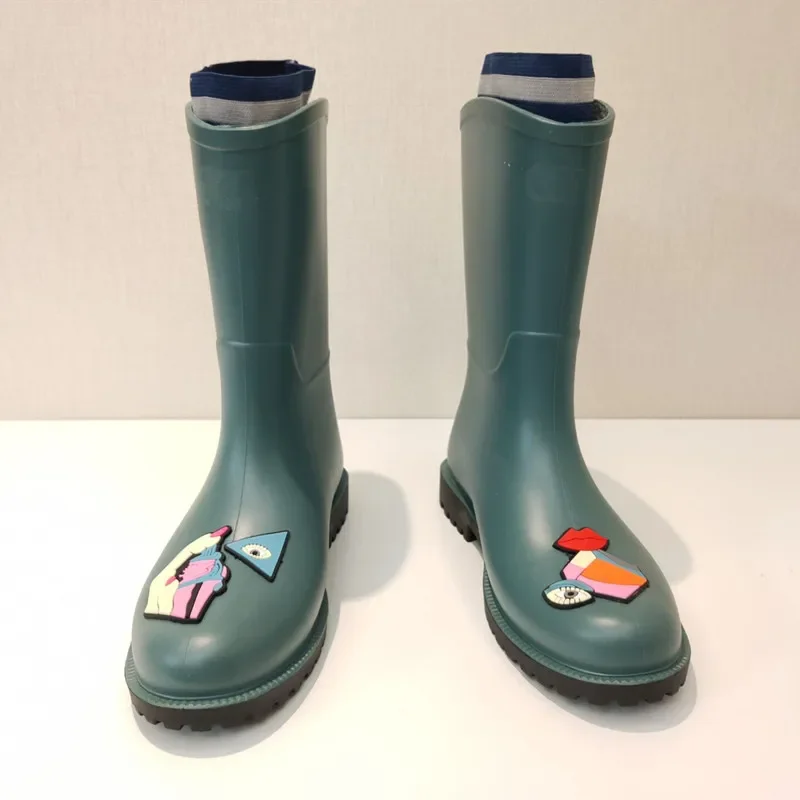 Botas de borracha para mulheres sapatos impermeáveis galochas de chuva tornozelo trabalho jardim botas de chuva mulher à prova de óleo antiderrapante botas de cozinha