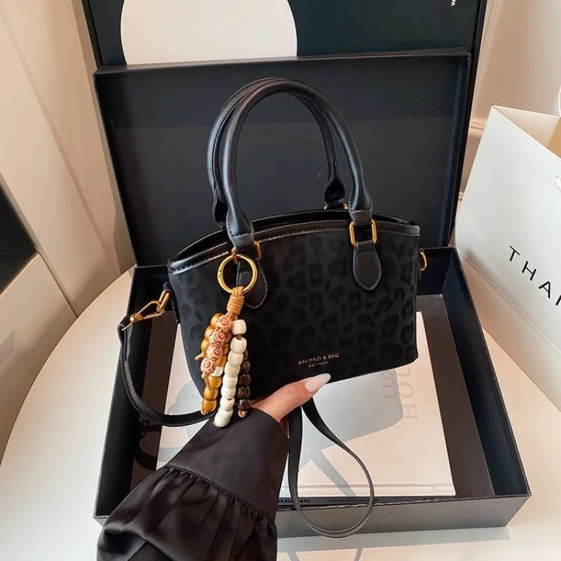 

Elegant Fashion Handbag Commuting Campus Style Fashionable Exquisite Portable Trendy Simple Versatile Daily Use Practical