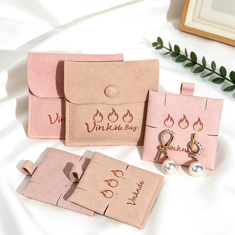 20-50-100-pz-sacchetti-in-velluto-con-chiusura-a-bottone-in-microfibra-con-inserto-per-cartoncino-6x6cm-per-orecchini-collane-anelli-spille-chiavi