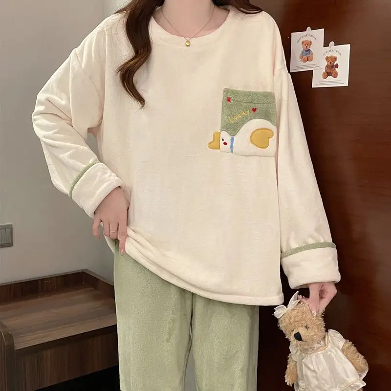 Pijamas de lana coral para mujer, ropa de dormir gruesa y cómoda, bonito modelo de dibujos animados, pijama de franela, ropa de casa, otoño e invierno