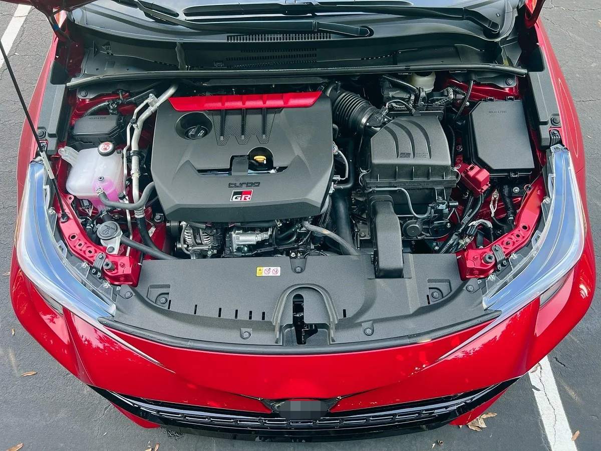 

Qty(2) Стойки капота для Toyota GR Corolla (E210) 2023-2026 Модифицированные подъемные опоры переднего капота Амортизаторы Газовые пружины Амортизаторы