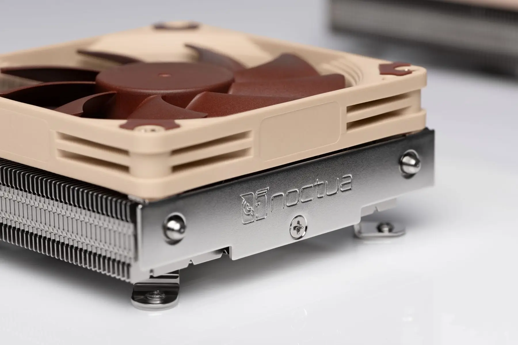 Noctua NH-L9i-17xx 2 ヒートパイプ薄型 CPU クーラー ITX 小型ケースダウン圧力空冷ラジエーター 92 ミリメートル PWM ファンインテル LGA1700