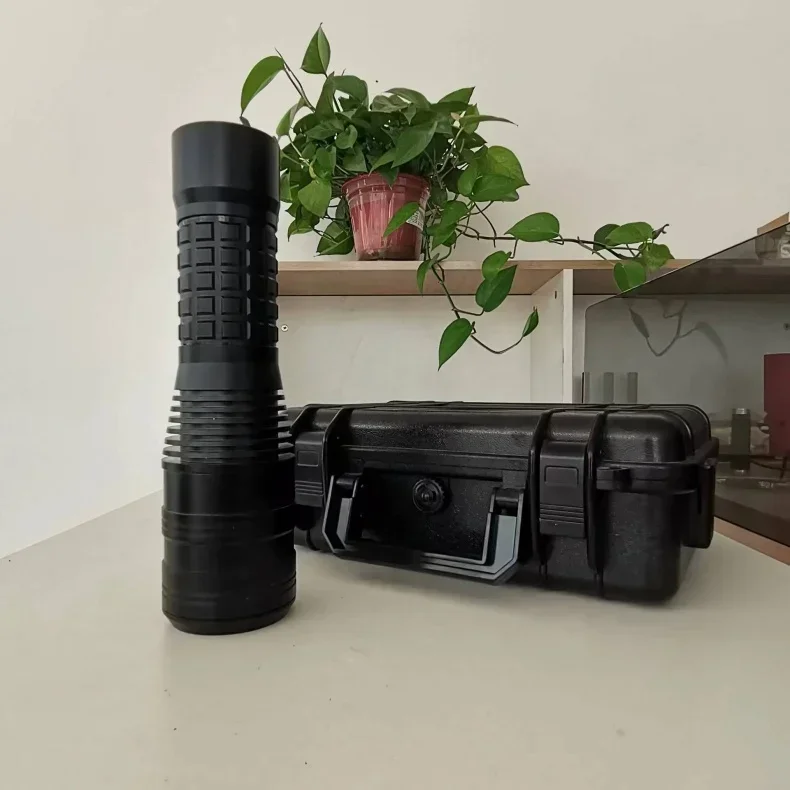 In stockLED Flashlight Ultraviolet Lamp Trace Search Light Forensics Investigation Lighting Source Powerful 365nm Uniform Lights 6