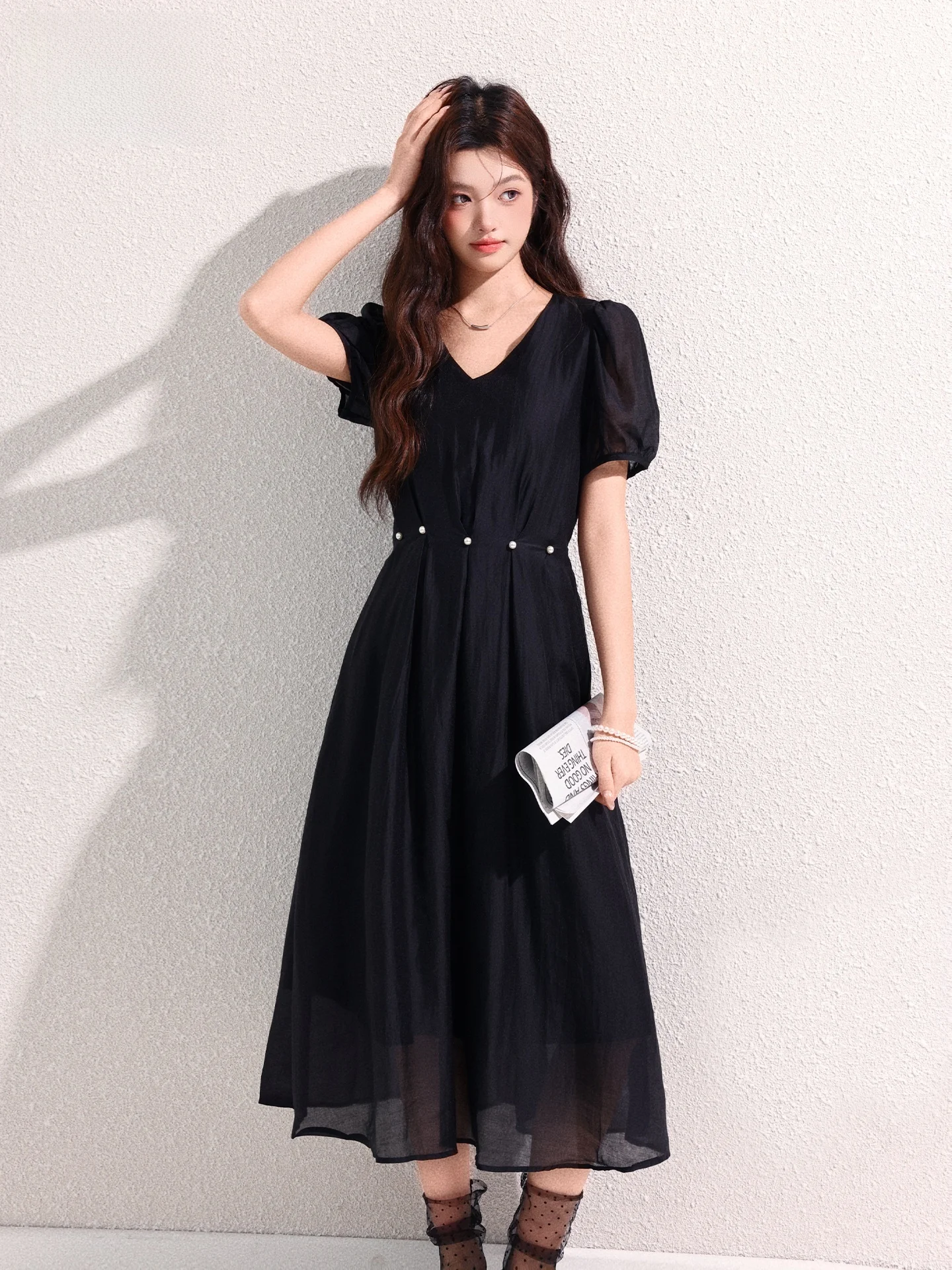 

Hebe Style Black V-Neck Dress Women's 2026 New Summer Slimming Waist-Cinching High-End Long Dress Casual Folded High W...
