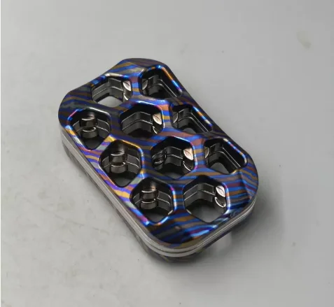 USED Equipment Exploration EDC Zirconium Horse Hollow Infinite Push Plate EDC Metal Decompression Toy