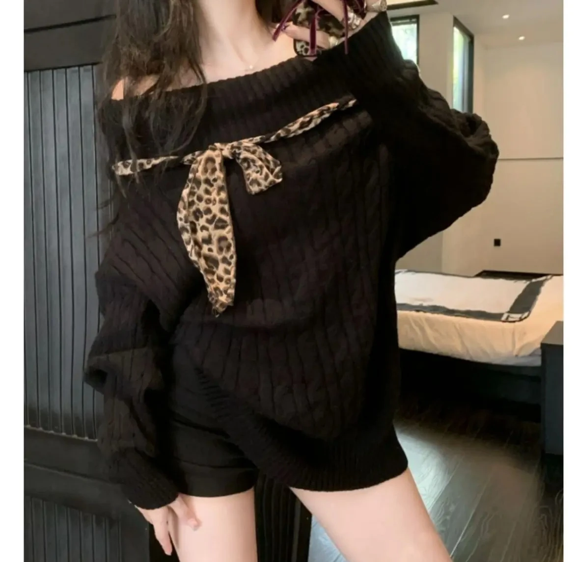 Ropa Otoño Invierno estampado de leopardo lazo fuera del hombro cuello suéter de manga larga mujer Top frito longitud media