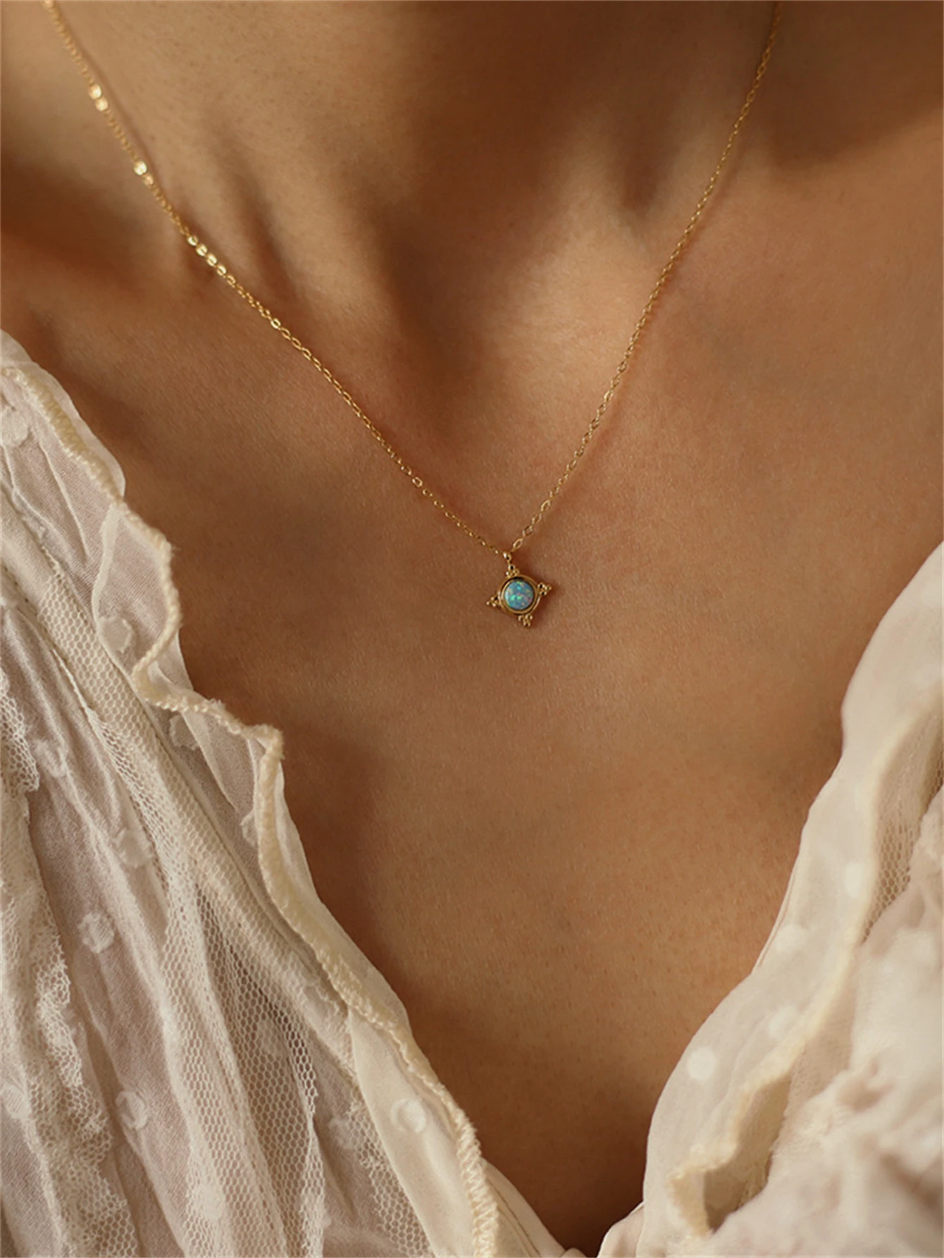 

2 шт./компл., комплект серег из нержавеющей стали 18 карат с позолотой в стиле ретро, дворцовый стиль, синий имитация опала, цветное ожерелье