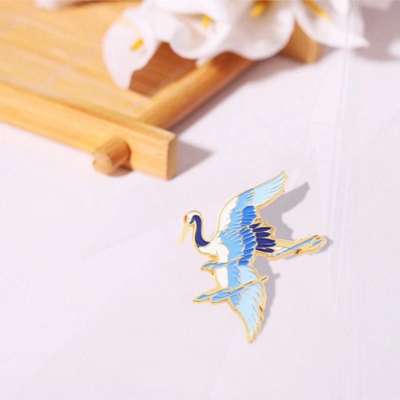 Pines for Women Trendy Elegant Brooch Party Wedding Jewelry Gift for Friends Crane Koi Pin Custom Good Luck Soar In The Sky