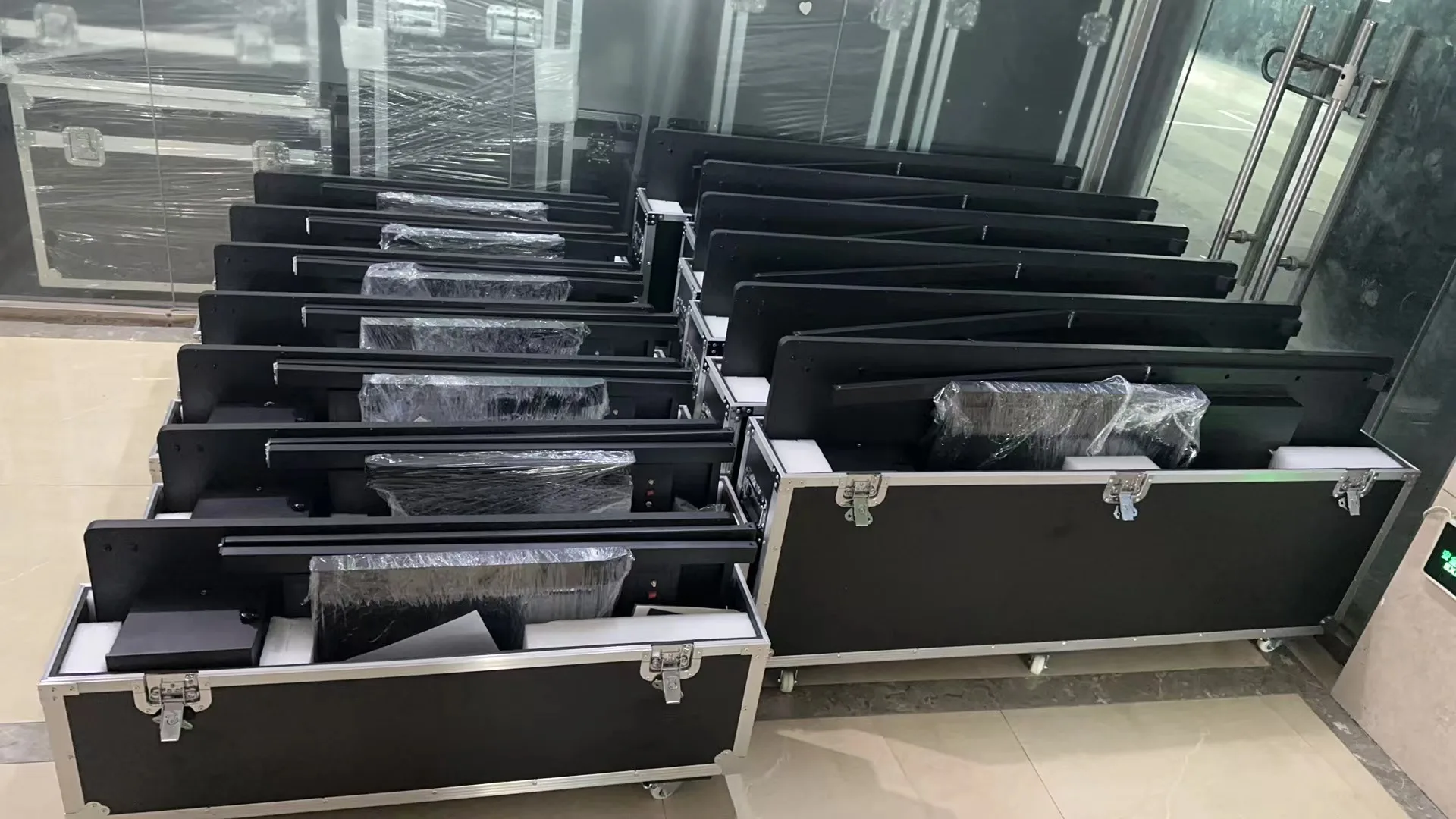 ZJW high-quality hot selling customized products Smart 65 Inch Screen Folding Mirror Selfie Photo Booth Machine 32in 43 in Mirro