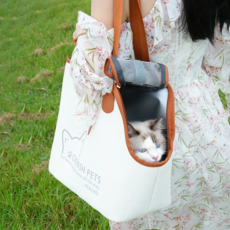 Luxury Pet Travel Backpack Eco-Friendly Soft-Sided Cat Carrier Bag New Design Fashionable Sustainable Small Animal