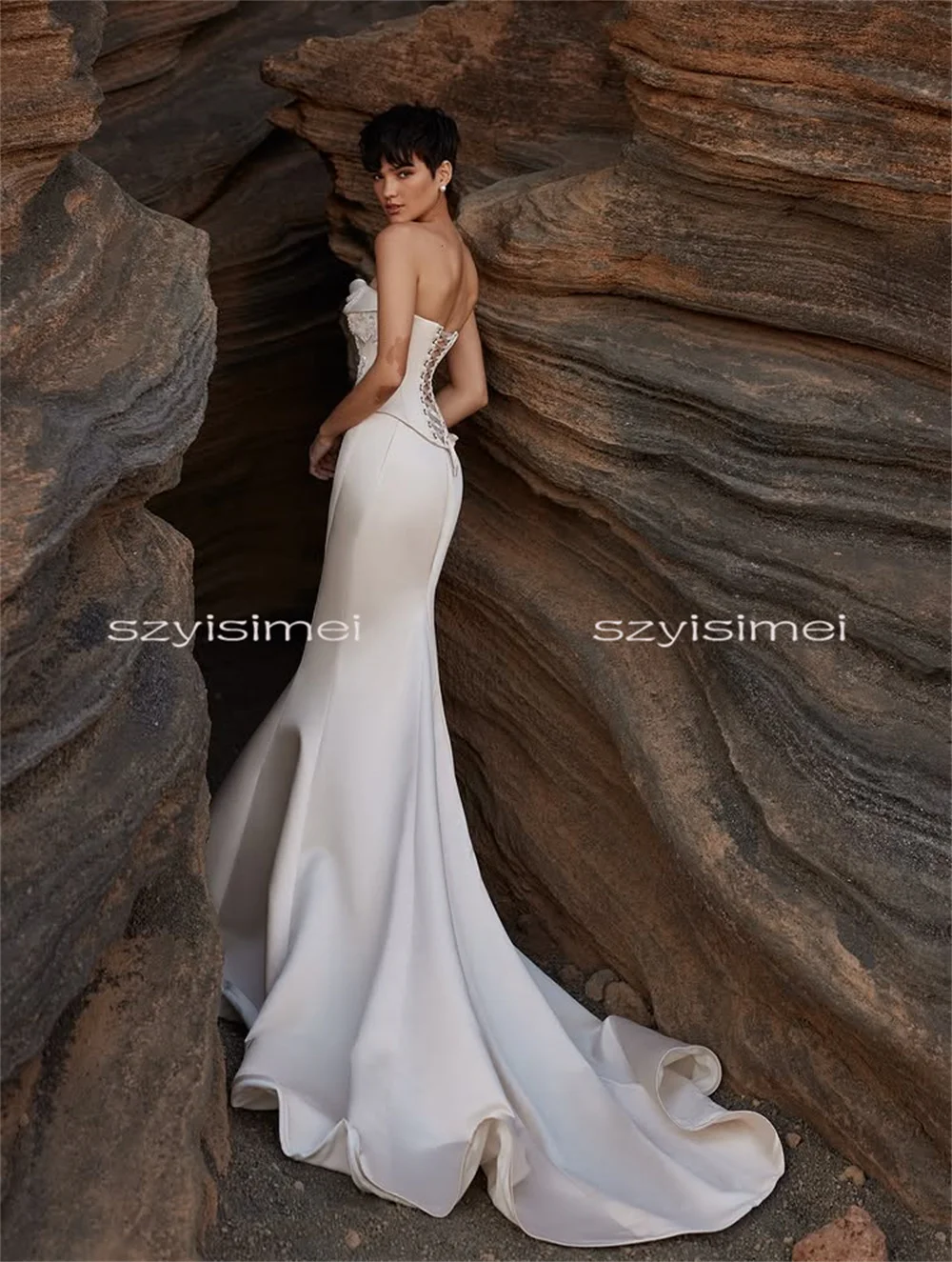 ชุดแต่งงานนางเงือกสไตล์โมเดิร์นสั่งตัดพิเศษ ชุดเจ้าสาวหรูหราพร้อมชายกระโปรงยาว