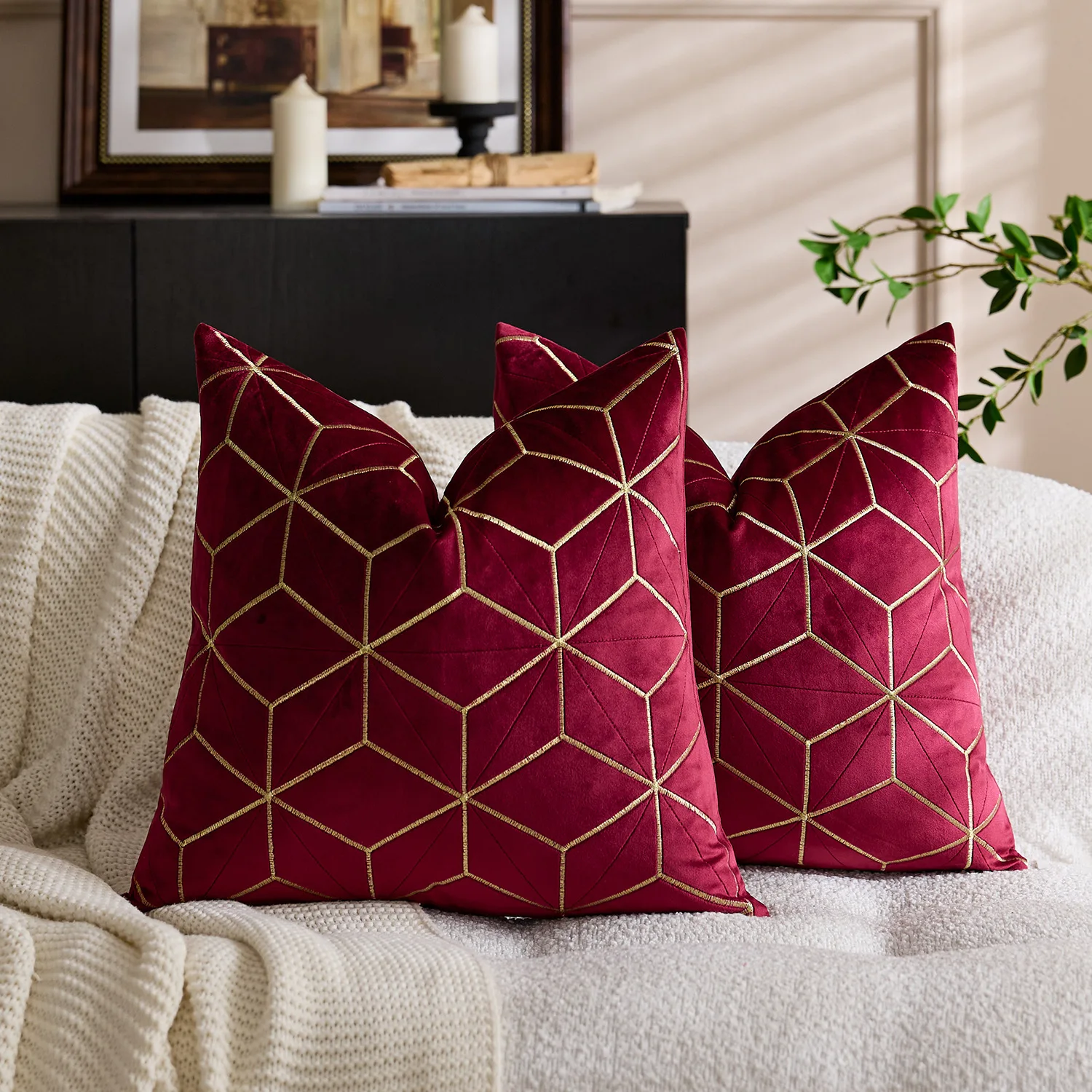 Roter Geschenk-Geometrischer Samt-Kissenbezug 18 X 18 Zoll, Goldene Karostickerei Moderner Quadratischer Dekorativer Kissenbezug Weihnachten