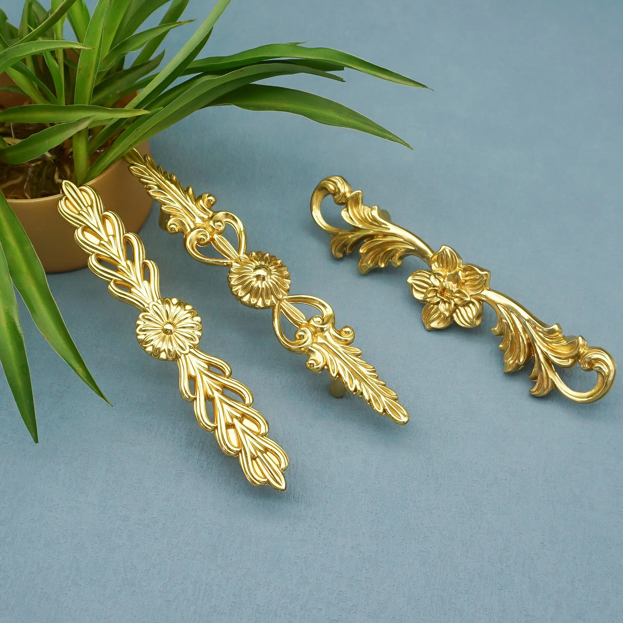 

Gold Flower Creative Cabinet Handles Brass Wardrobe Pulls Light Luxury Furniture Handles Home Decor Kitchen Accessories 4 PCS