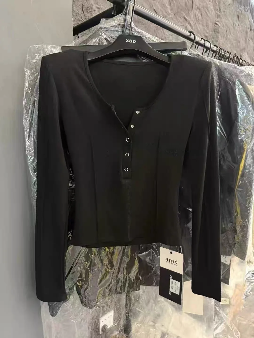 تي شيرت نسائي شتوي جديد Sle بقصة ضيقة طويلة Sve النسخة الكورية U-Ne Brued وسادة الكتف ort قاعدة irt مريحة...