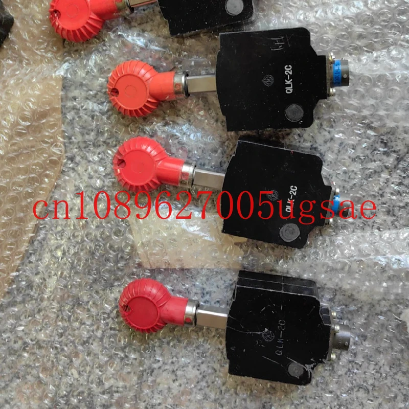 

QLK-2C landing gear switch, old, optimistic about the picture to buy
