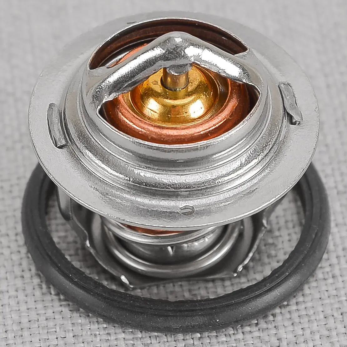 

Термостат с прокладкой 19434-73014 19434-73010 19434-73013 16221-73270 Подходит для Kubota B1700 B2100 B2320 B2400 B2410 B2620 B2630