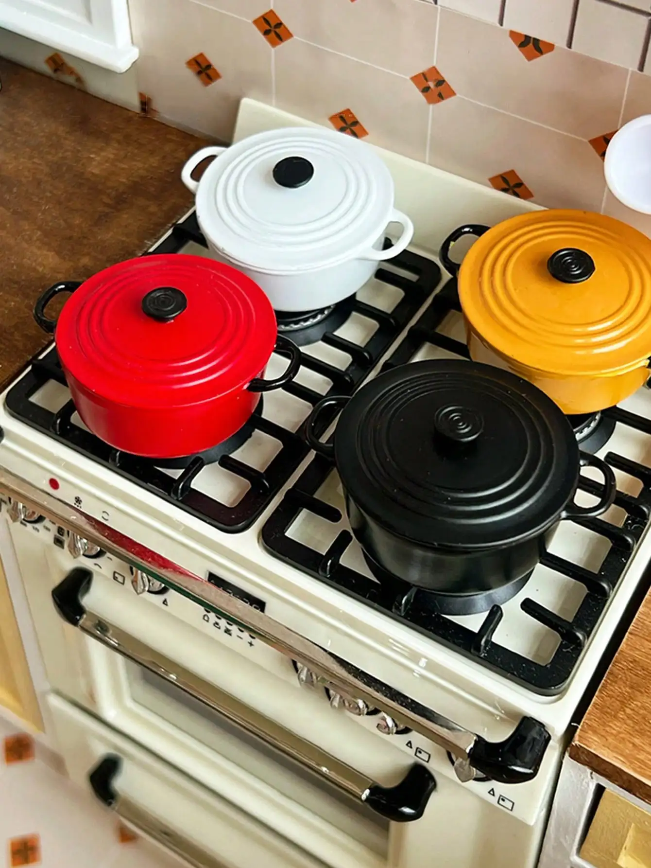 

1 Pcs Dollhouse Miniature Kitchen Metal Stock Pot & Kettle: 1/12 Mini Simulation Kitchen & Dining Table Household Cookware Decor