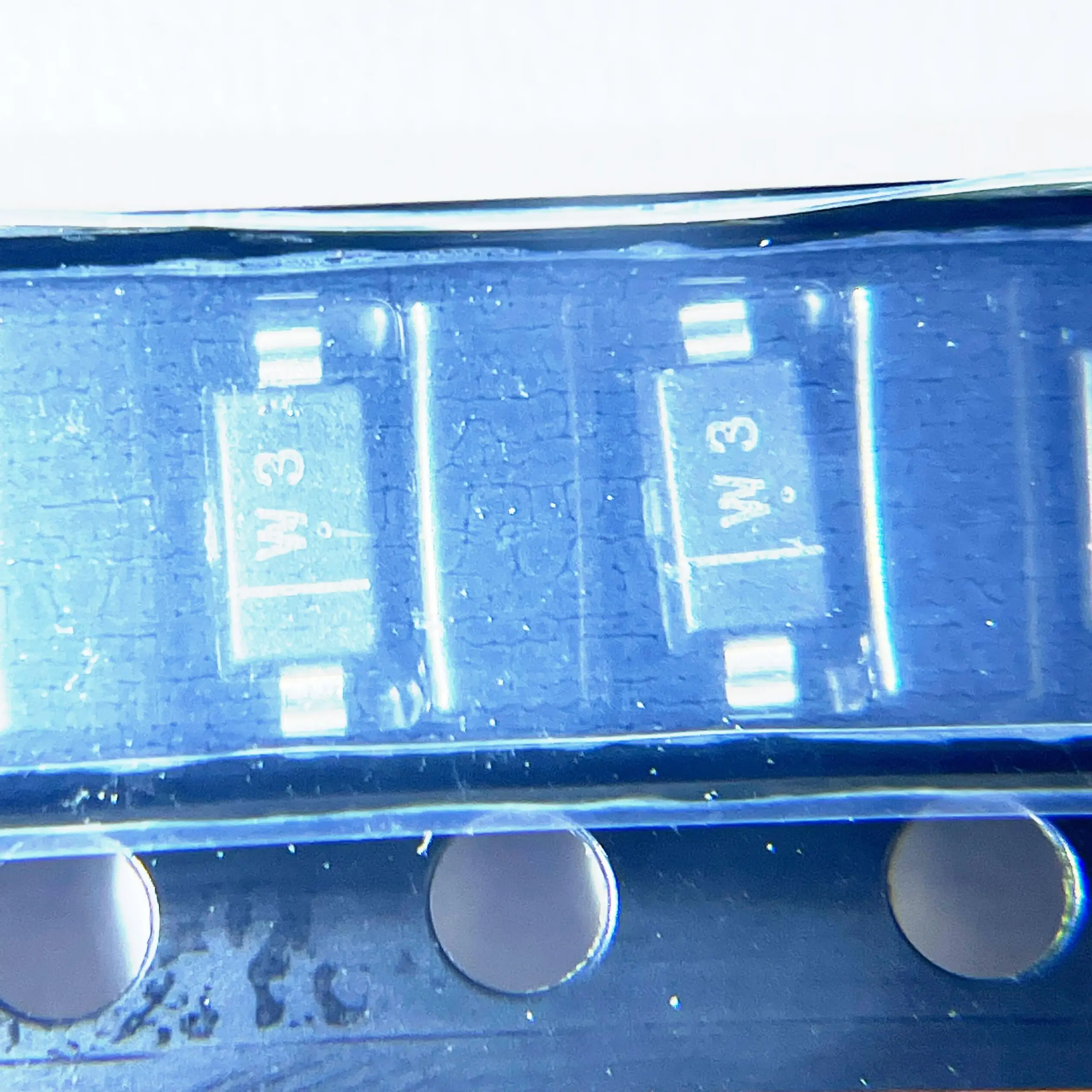 BZT52C3V3 W3 Univer… - image