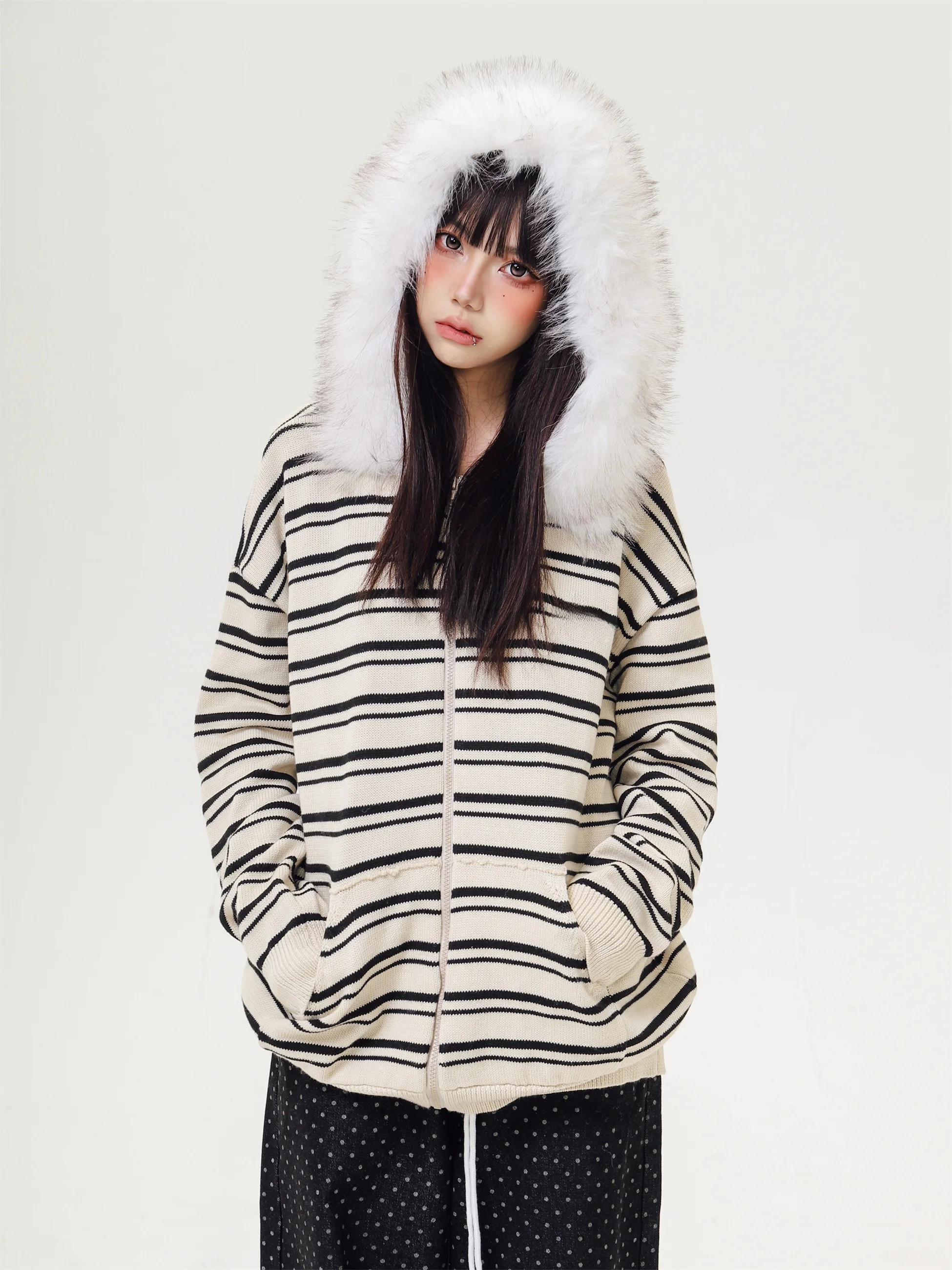 

KESOAK American Retro Striped Removable Fur Collar Loose Fit Knitted Sweater Coat for Couples Autumn Wear Polyester Fiber