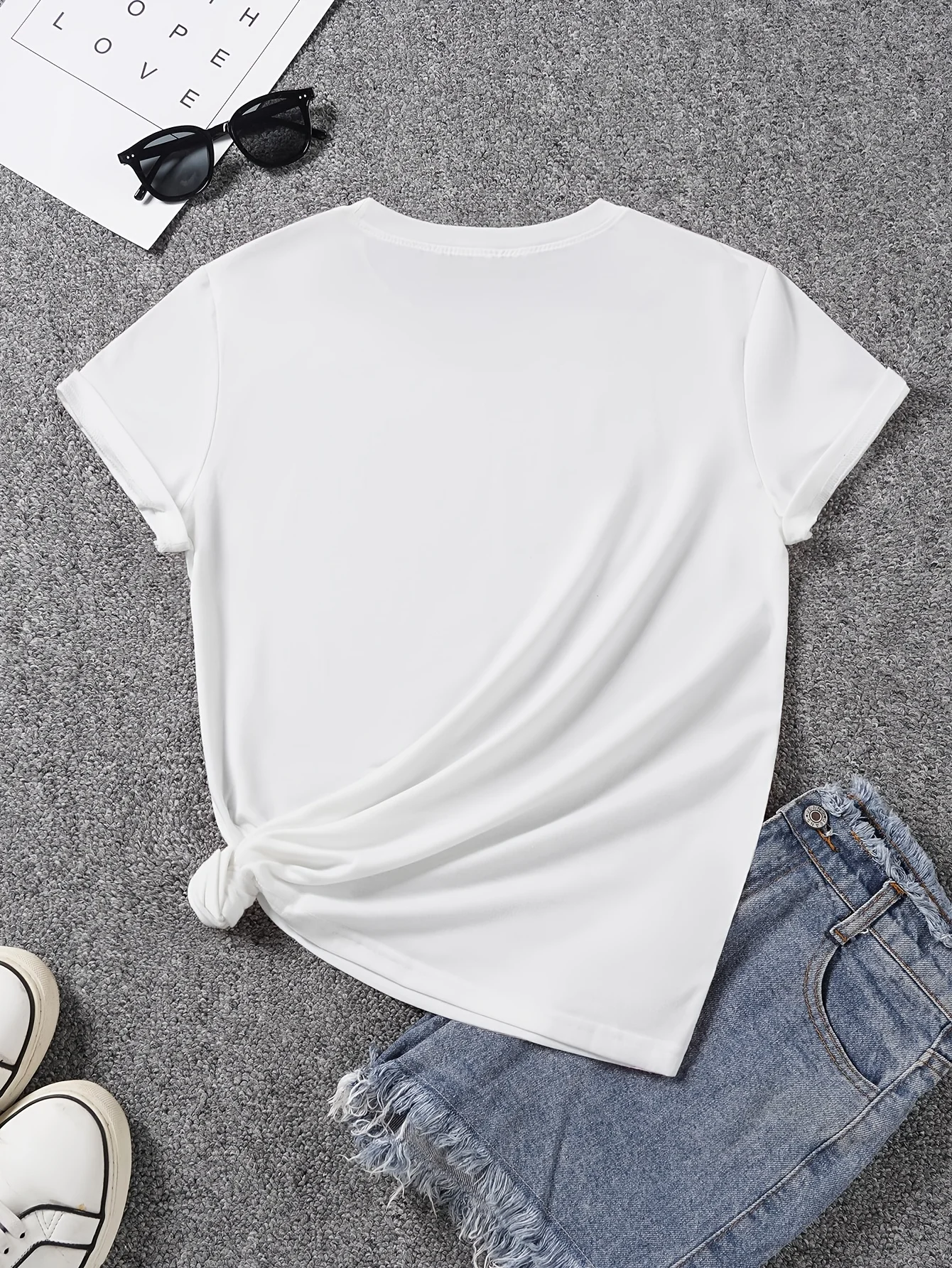 Retro Fashion Short Sleeved T-shirt with Red Lips and Disco Ball Arrangement Printed T-shirt Personalized T-shirt