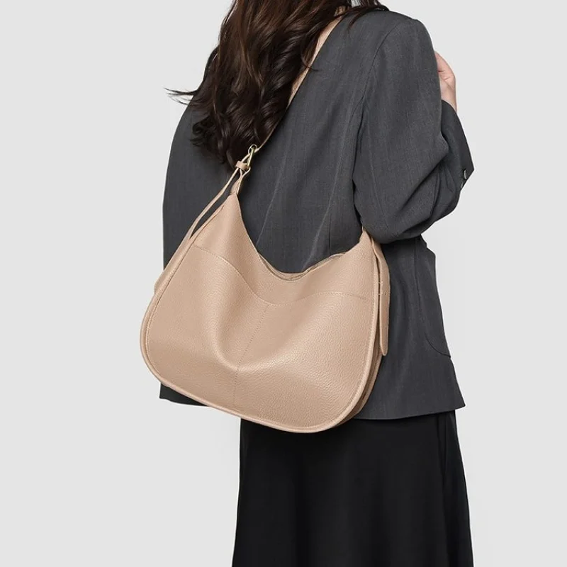 

Luxury Global Travel Tote Bag For Women Designer Inspired Spacious Carry On With A Passport Pocket And Tech Sleeve