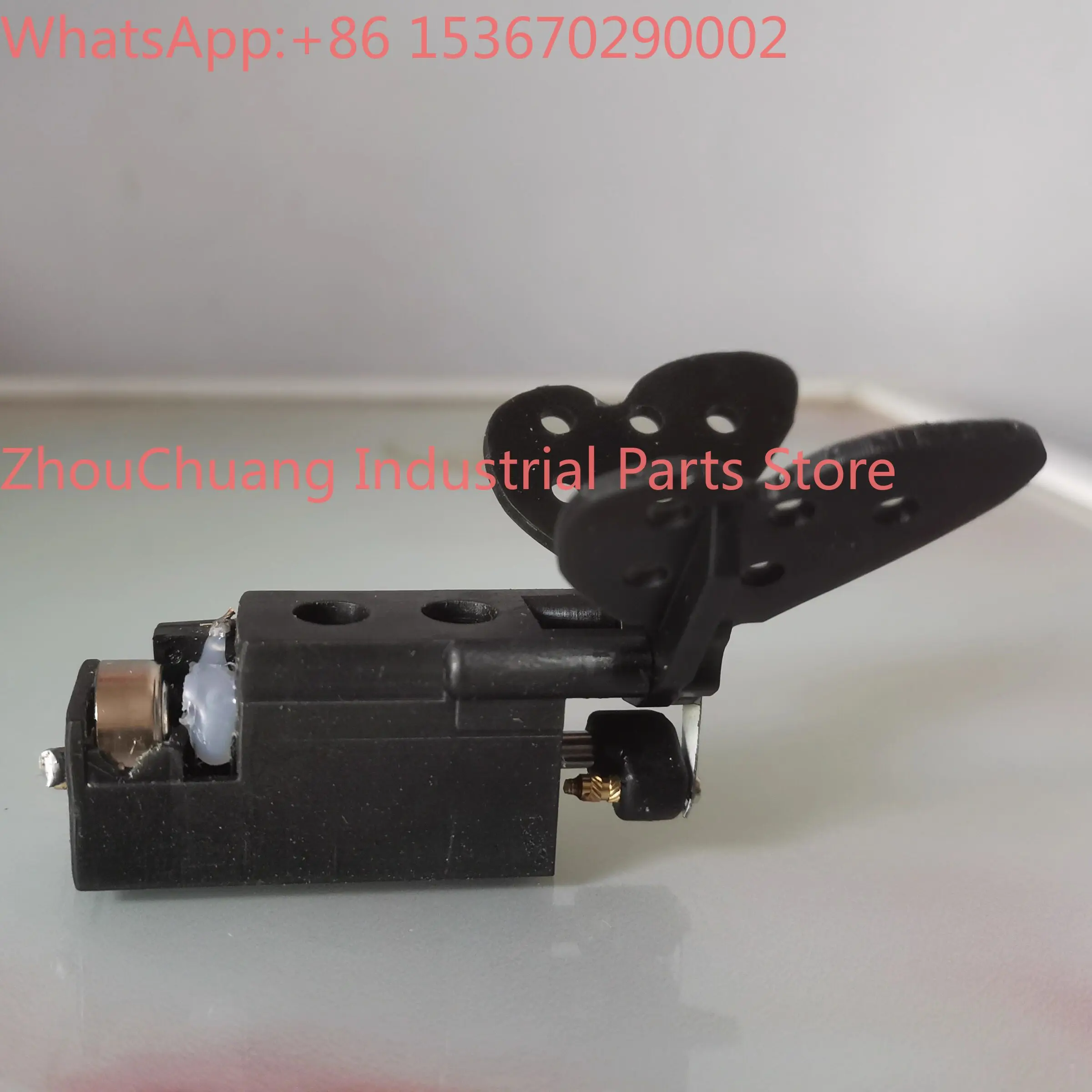 Butterfly opener specimen fluff wrapped flower scalding wing fanning device mechanical moving electronic butterfly DIY