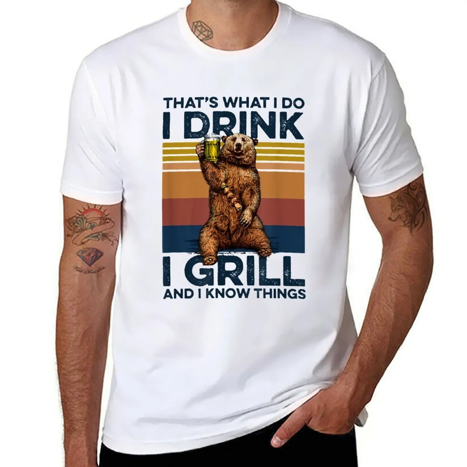 Esa es lo que hago, bebo y yo grill sabe cosas, camiseta gráfica para hombre, camisetas para hombre, paquete de camiseta blanca