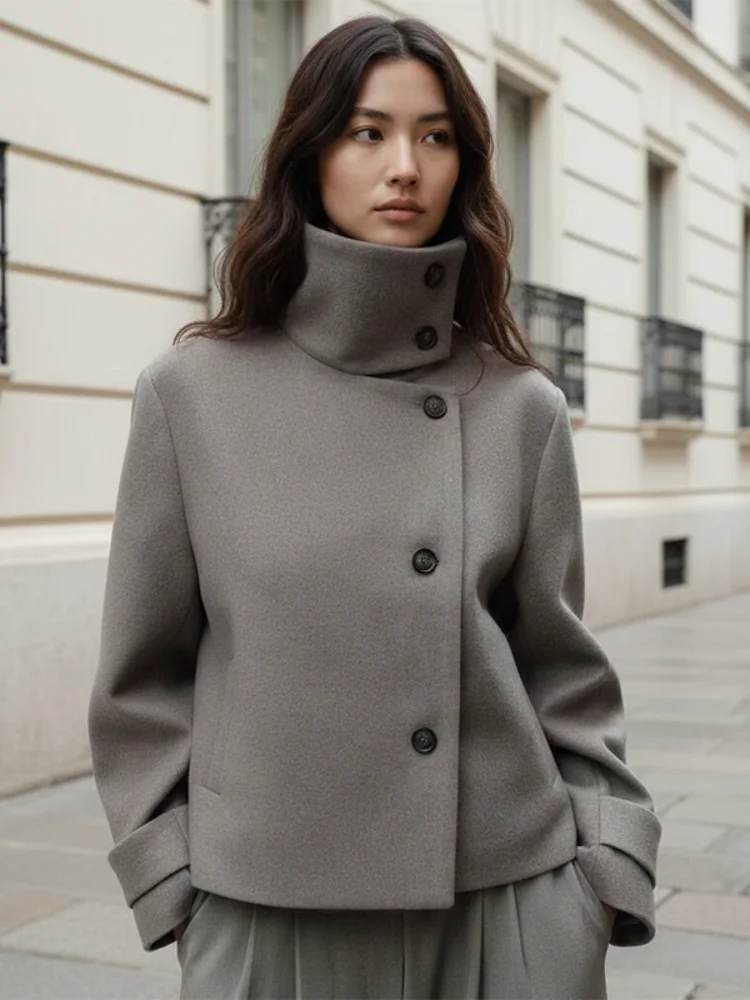 

Женское короткое шерстяное пальто с однотонным воротником-стойкой, повседневное однобортное свободное пальто с длинными рукавами и лацканами, 2025 г., женская зимняя верхняя одежда для поездок на работу
