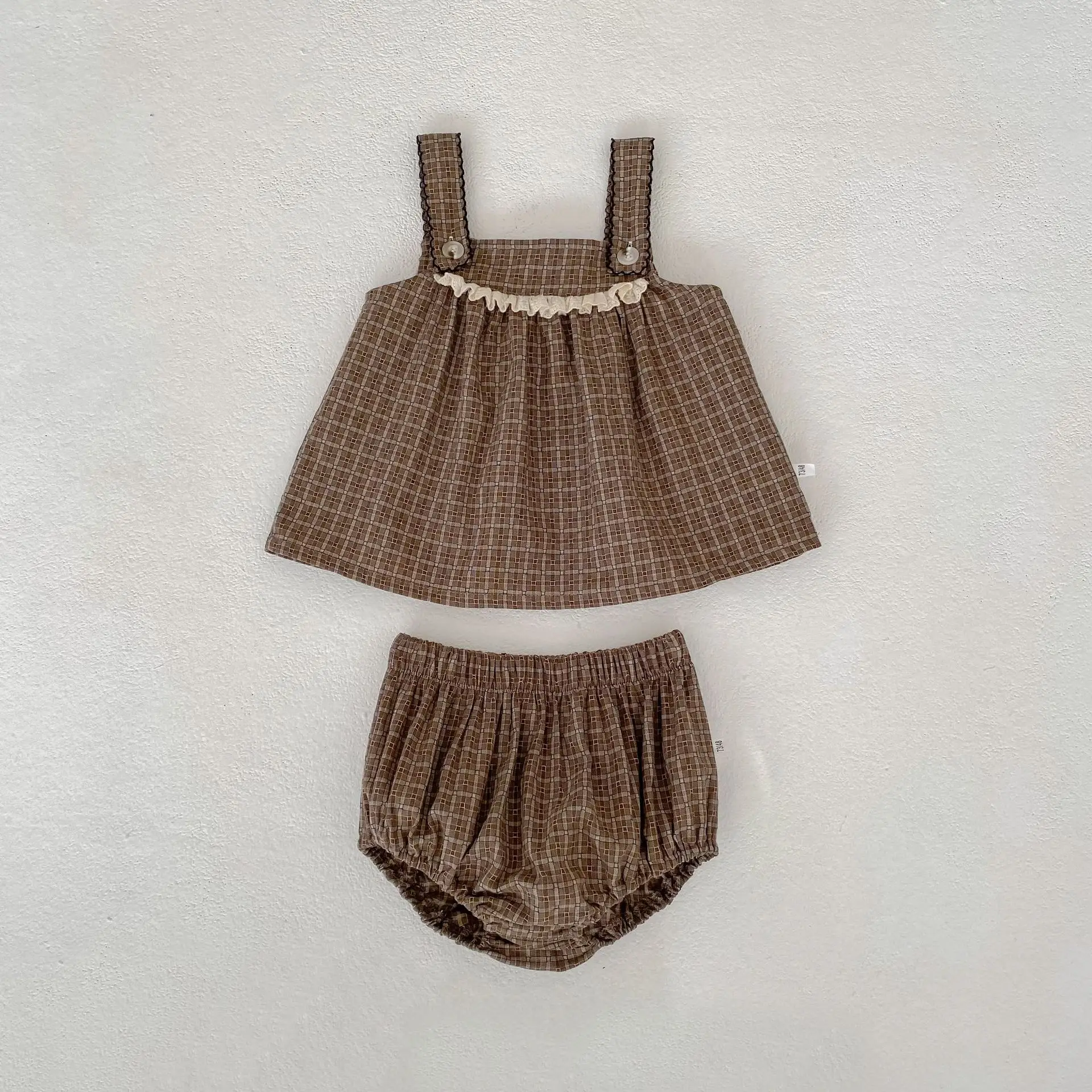 

Летний новый комплект одежды для малышей 2026: милый клетчатый топ на бретельках + шорты из полипропилена, 2 предмета, хлопковый костюм для девочек, наряды для малышей