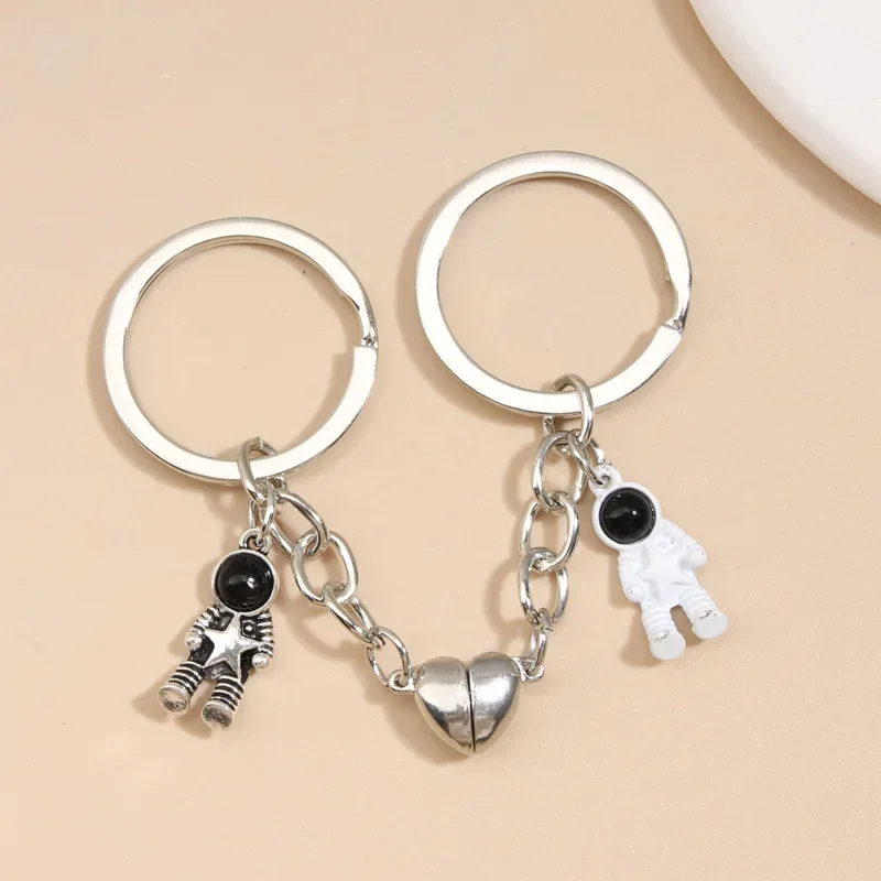 

Newly designed astronaut star star magnetic button space keychain casal friend DIY handicraft jewelry
