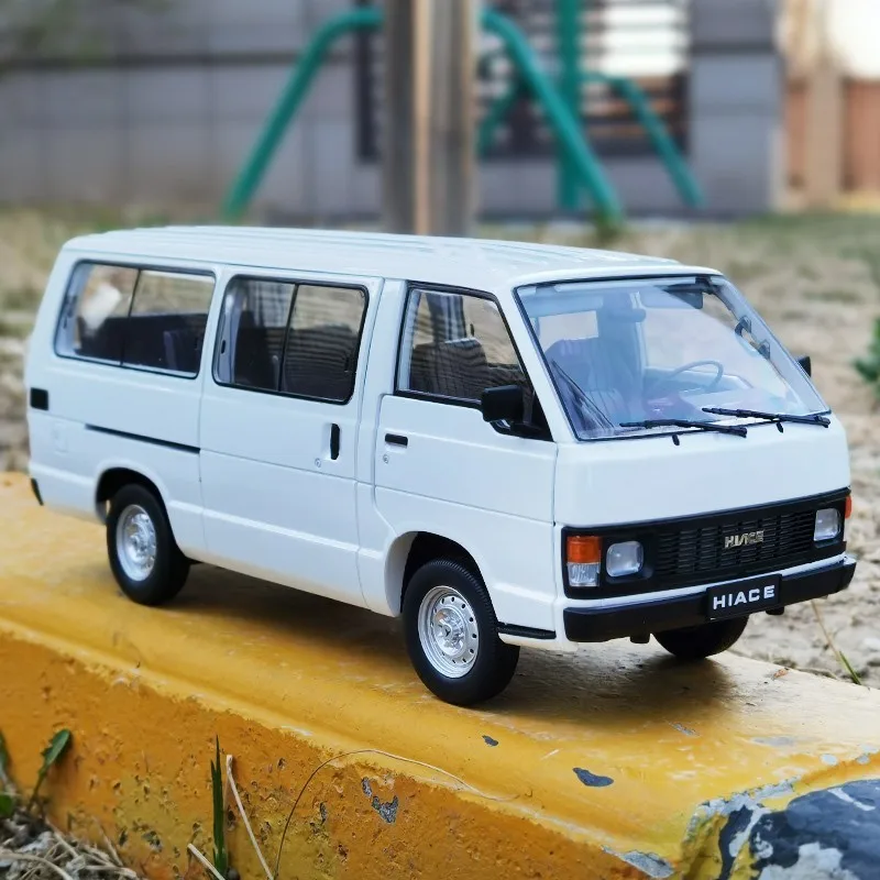 

1:18 New Arrival Special Die-casting Metal Original Japanese Classic Sea Lion Van YH50 Limited Simulation Model Ornaments Toys