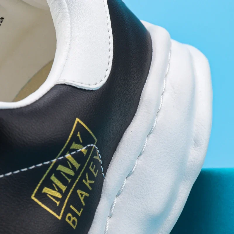 Modne i uniwersalne wiosenne i letnie nowe, oddychające buty na deskę z wysokim stanem i grubą podeszwą, codzienne buty sportowe