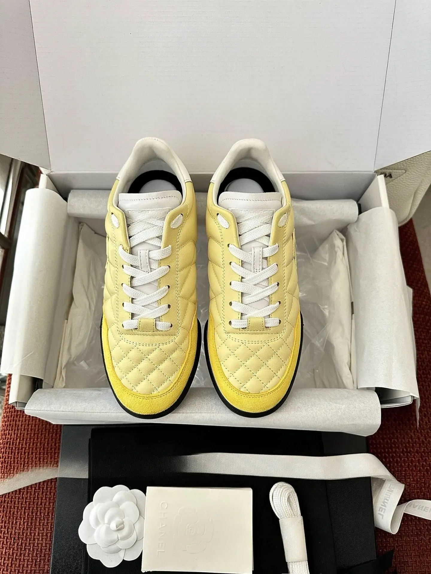 Unisex Light Yellow Quilted Leather Sneakers Diamond Stitch Upper Suede Toe Cap Lace Up Flat Sole Casual Walking Shoes