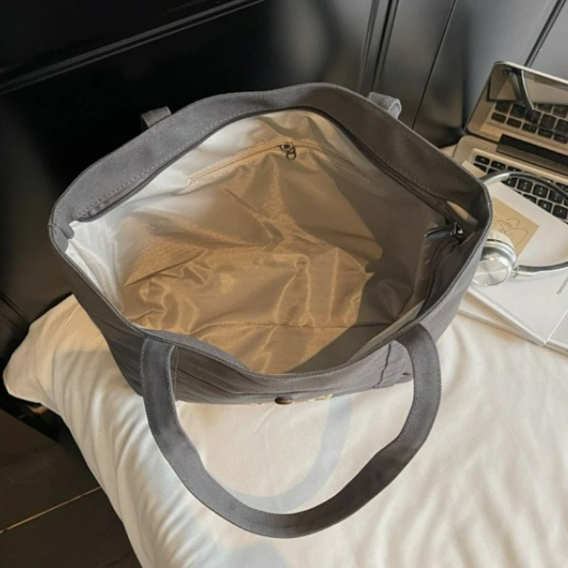 حقيبة كتف ذات سعة كبيرة على الطراز الكوري حقيبة حمل مريحة ومتعددة الاستخدامات حقيبة تخزين نسائية عصرية من القماش للتنقل