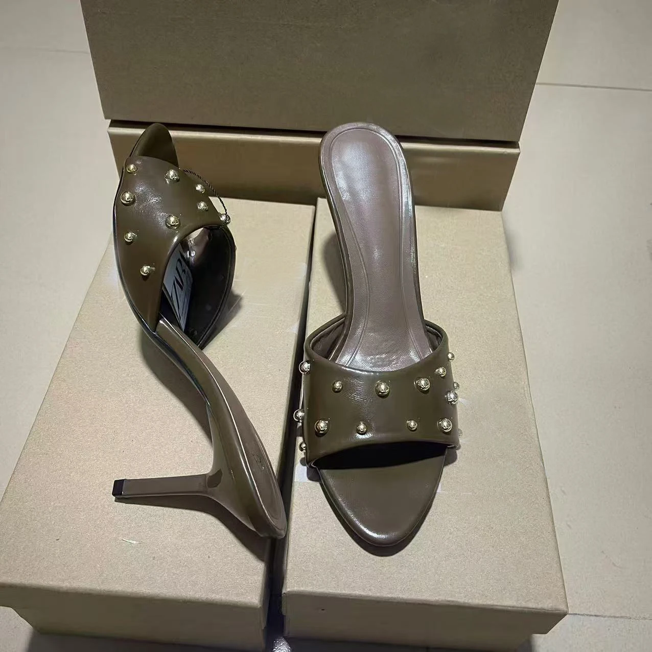 

Green style rivet open-toe high-heeled slippers - fashionable single-strap flip-flops, fine heel, versatile high-heeled shoes