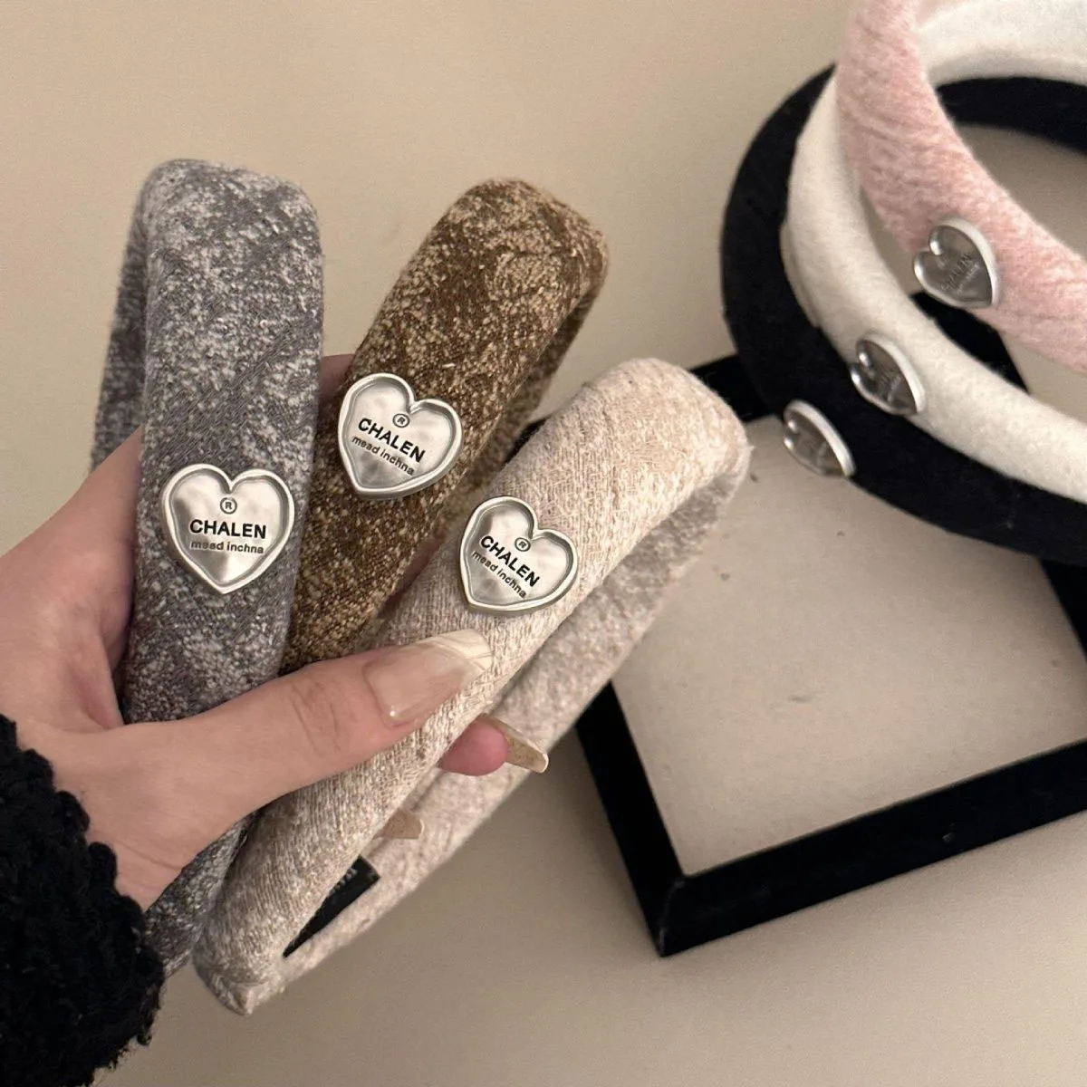 الفاخرة Y2K أفضل بائع واسعة النسيج عقال مع حلية معدنية القلب ، أنيقة اليدوية رسالة شعار إكسسوارات الشعر 1 قطعة 2025 العصرية