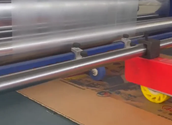 YTM Высокопроизводительный заводской полностью автоматический ламинатор горячего предварительного покрытия 1100 горячего прессования