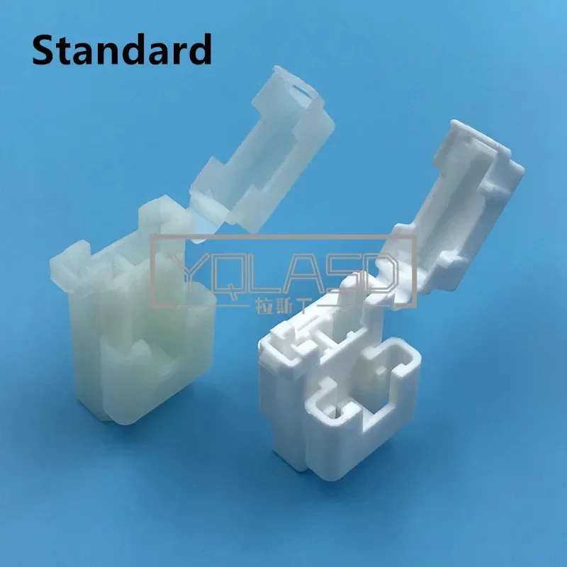 1 Set Standard Auto Insurance Socket AC Assembly White Medium Fuse Box Assembly with 2pcs Terminals Middle Blade Fuse Holders