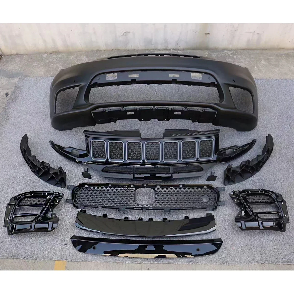 New Design Auto Parts Bumpers Body Kit for Jeep Grand Cherokee 2017-2021 Facelift To SRT Model.